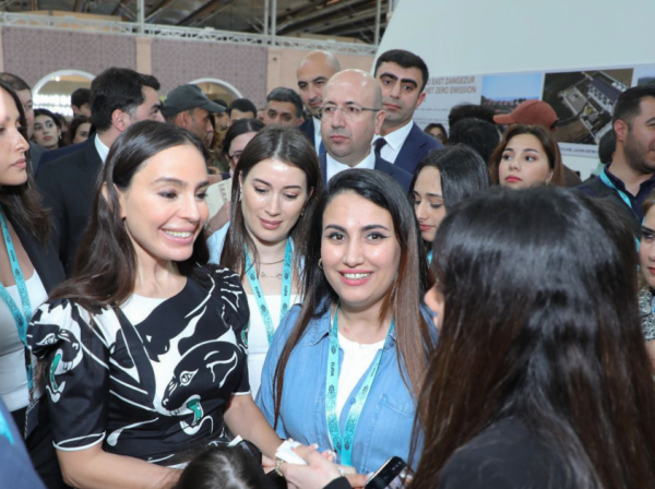 Leyla Əliyeva və Arzu Əliyeva 